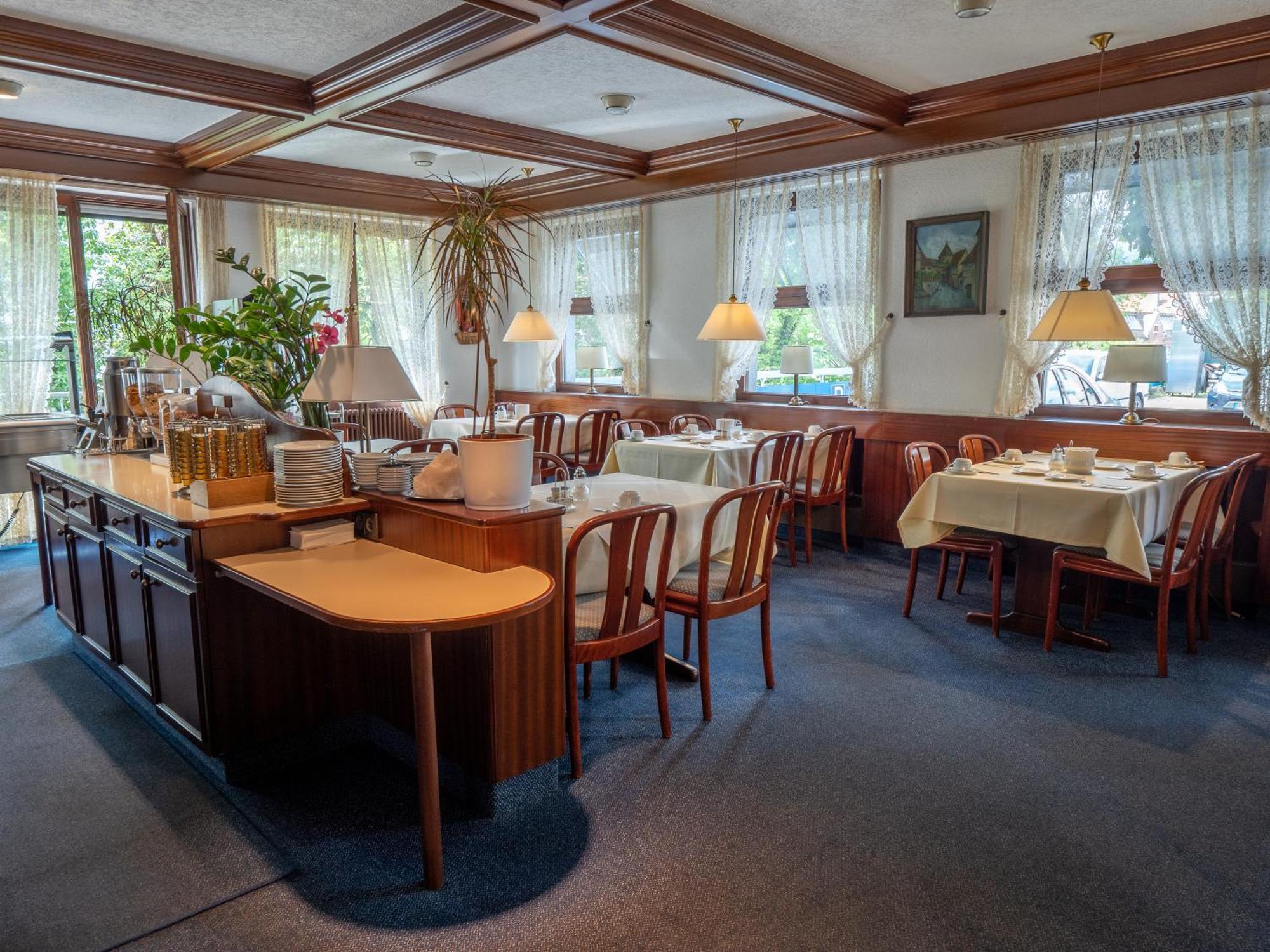 Hotel Pflum Mit Gaestehaus Nuertingen Buitenkant foto