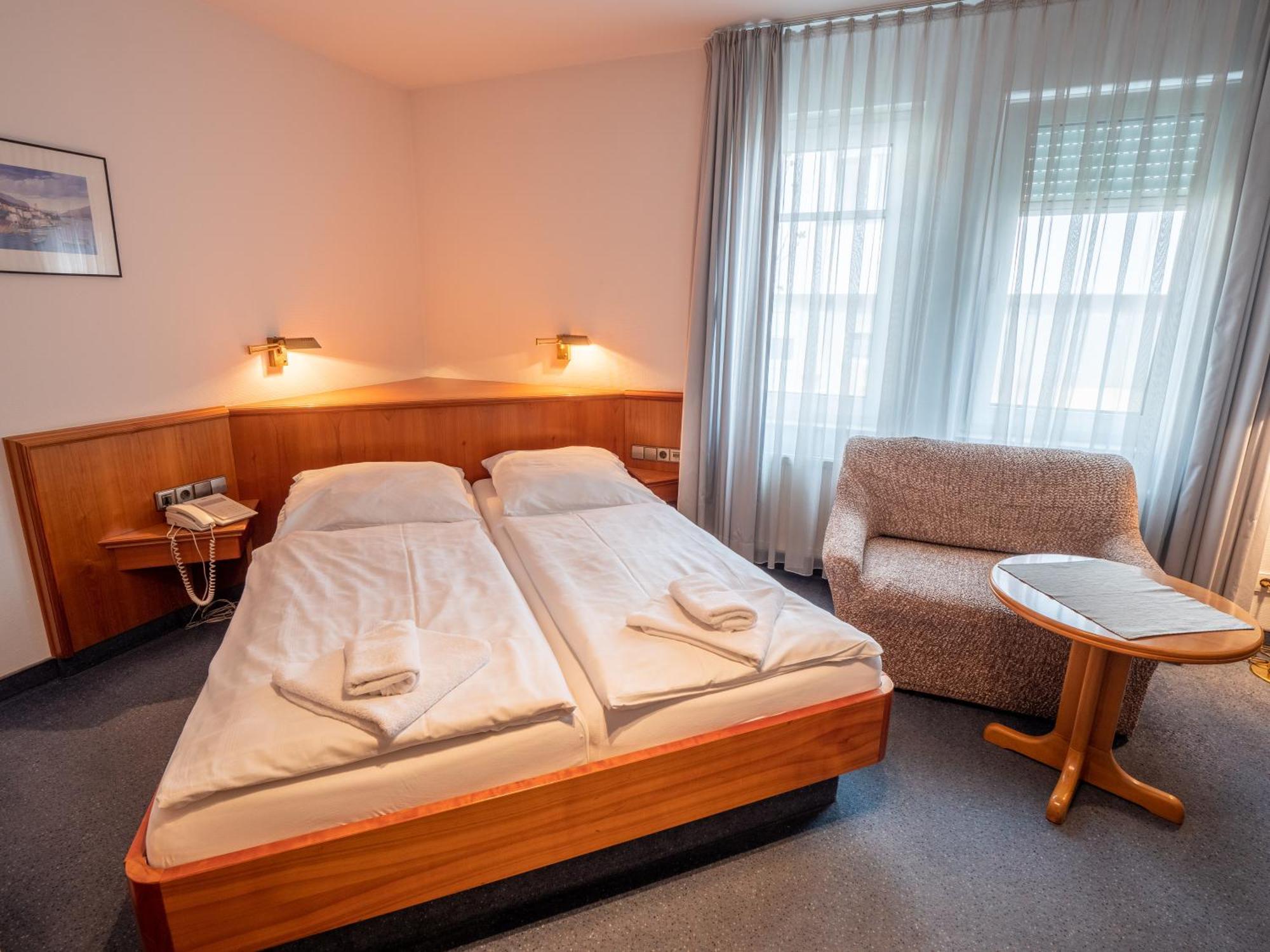 Hotel Pflum Mit Gaestehaus Nuertingen Kamer foto
