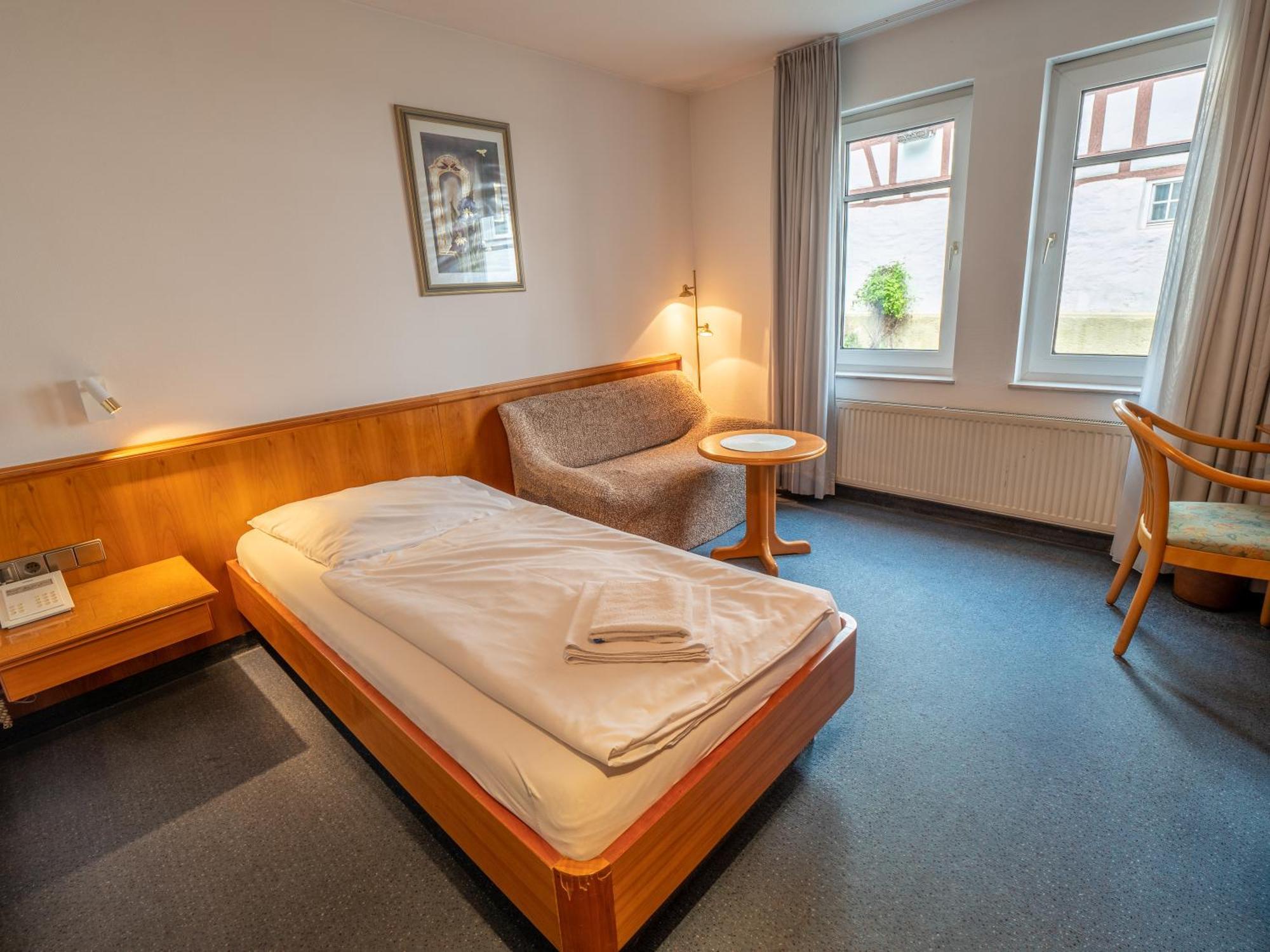 Hotel Pflum Mit Gaestehaus Nuertingen Buitenkant foto