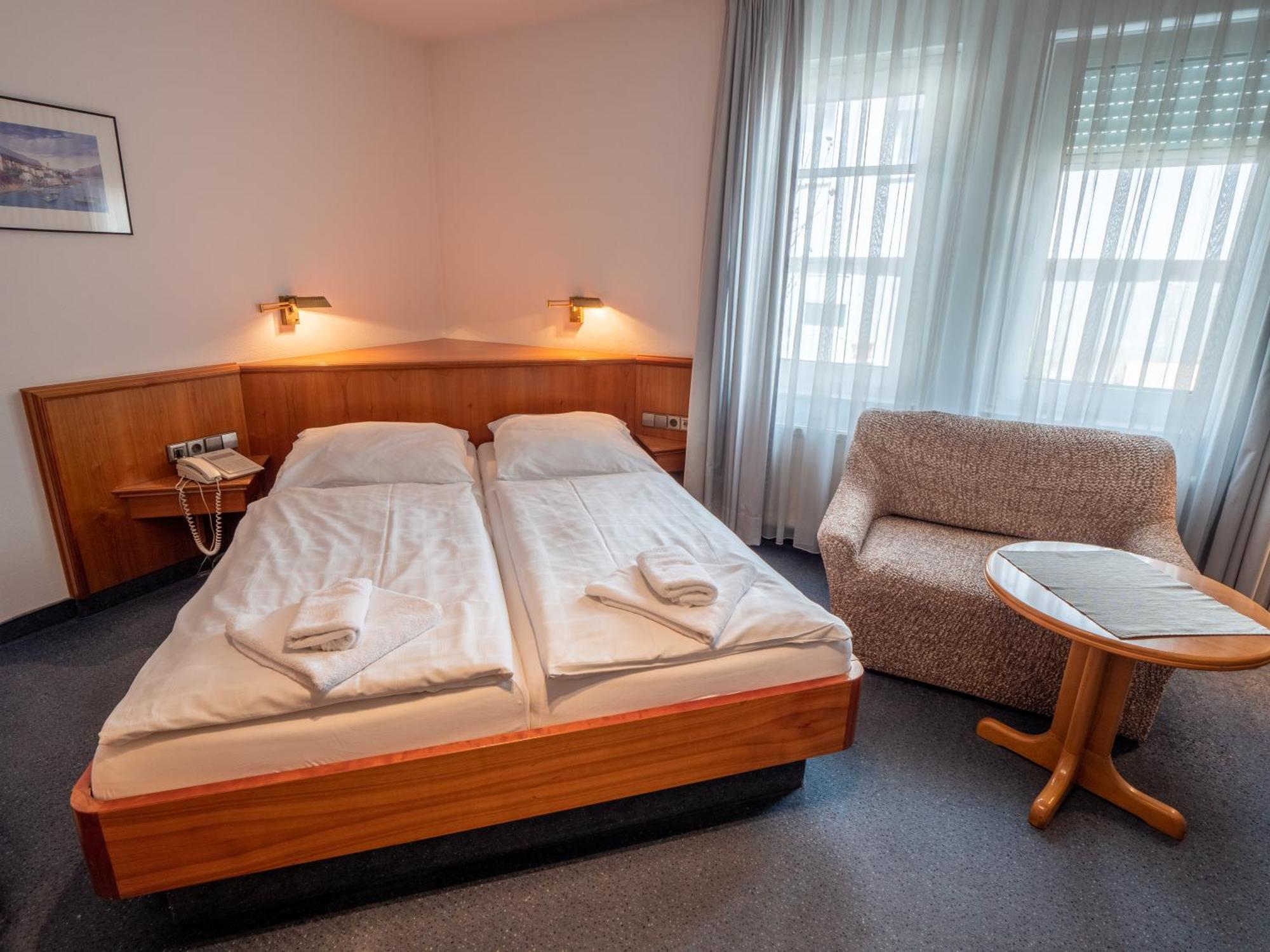 Hotel Pflum Mit Gaestehaus Nuertingen Kamer foto