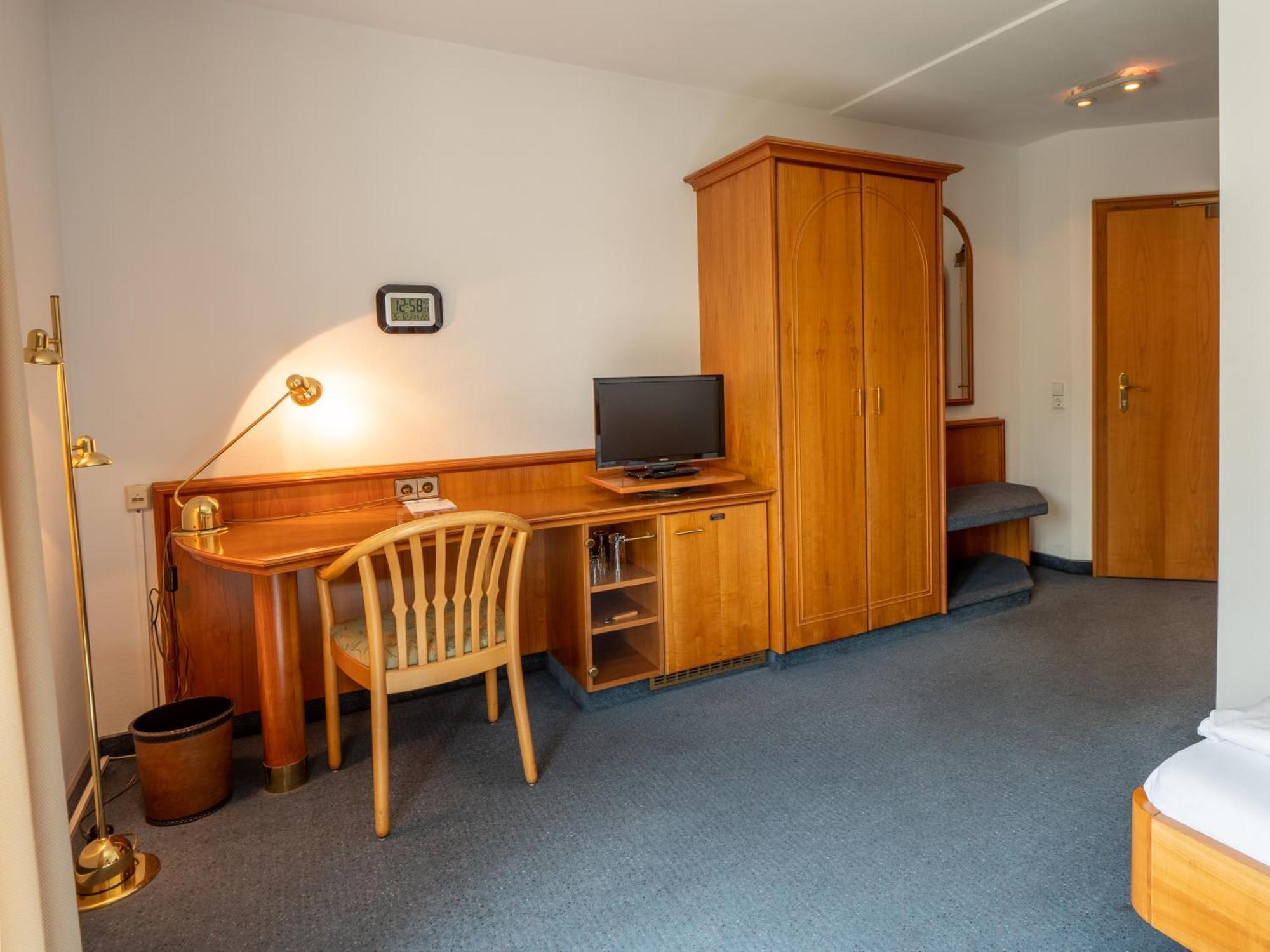 Hotel Pflum Mit Gaestehaus Nuertingen Buitenkant foto