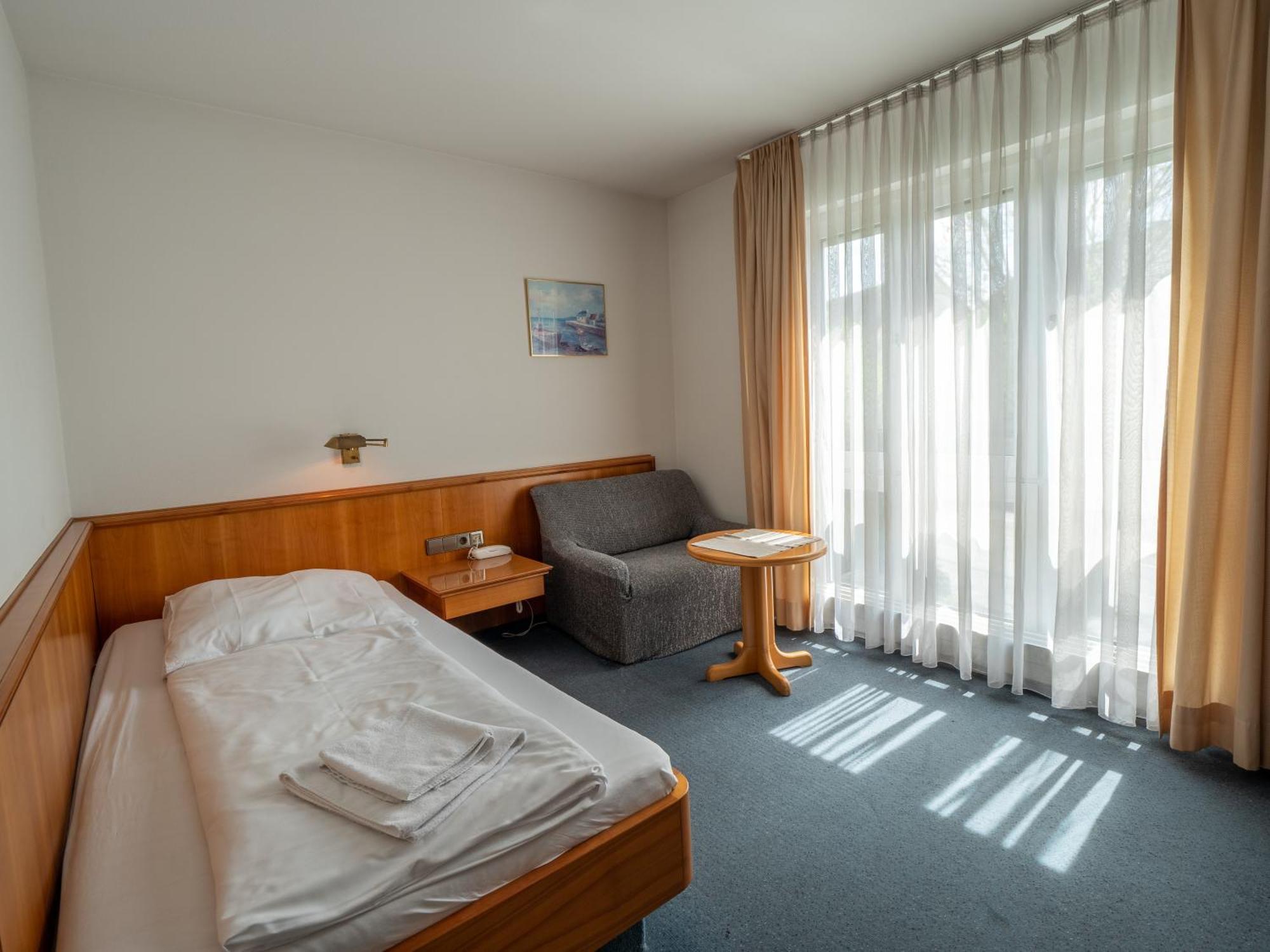 Hotel Pflum Mit Gaestehaus Nuertingen Buitenkant foto